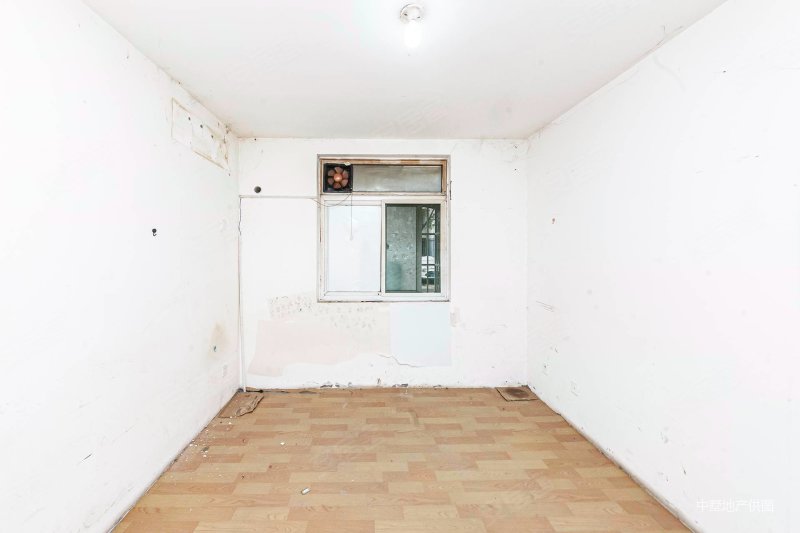 和平路北京华联对面 4号地铁口 业主是熟人 谈价找我更好谈