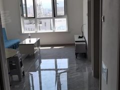 通化东昌石油化金岸江都，1400包取暖物业费，包网费，电梯楼，72平，两出租房源真实图片