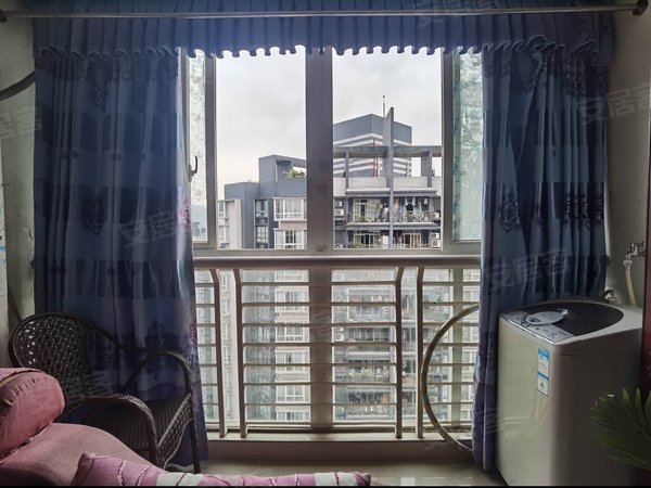 重庆南岸弹子石东海长洲b区东海长洲b区 跃层精装二房 1400元月出租