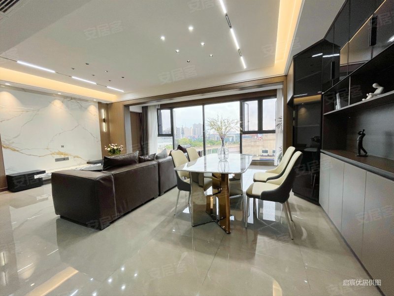 春熙江岸 横厅套三双卫 带产权车位 有证可以按揭 关门卖