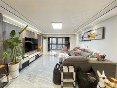 南阳卧龙摩根吾悦摩根360 府衙新华裕华 和城中心医院 专医院 大三室密码锁出租房源真实图片