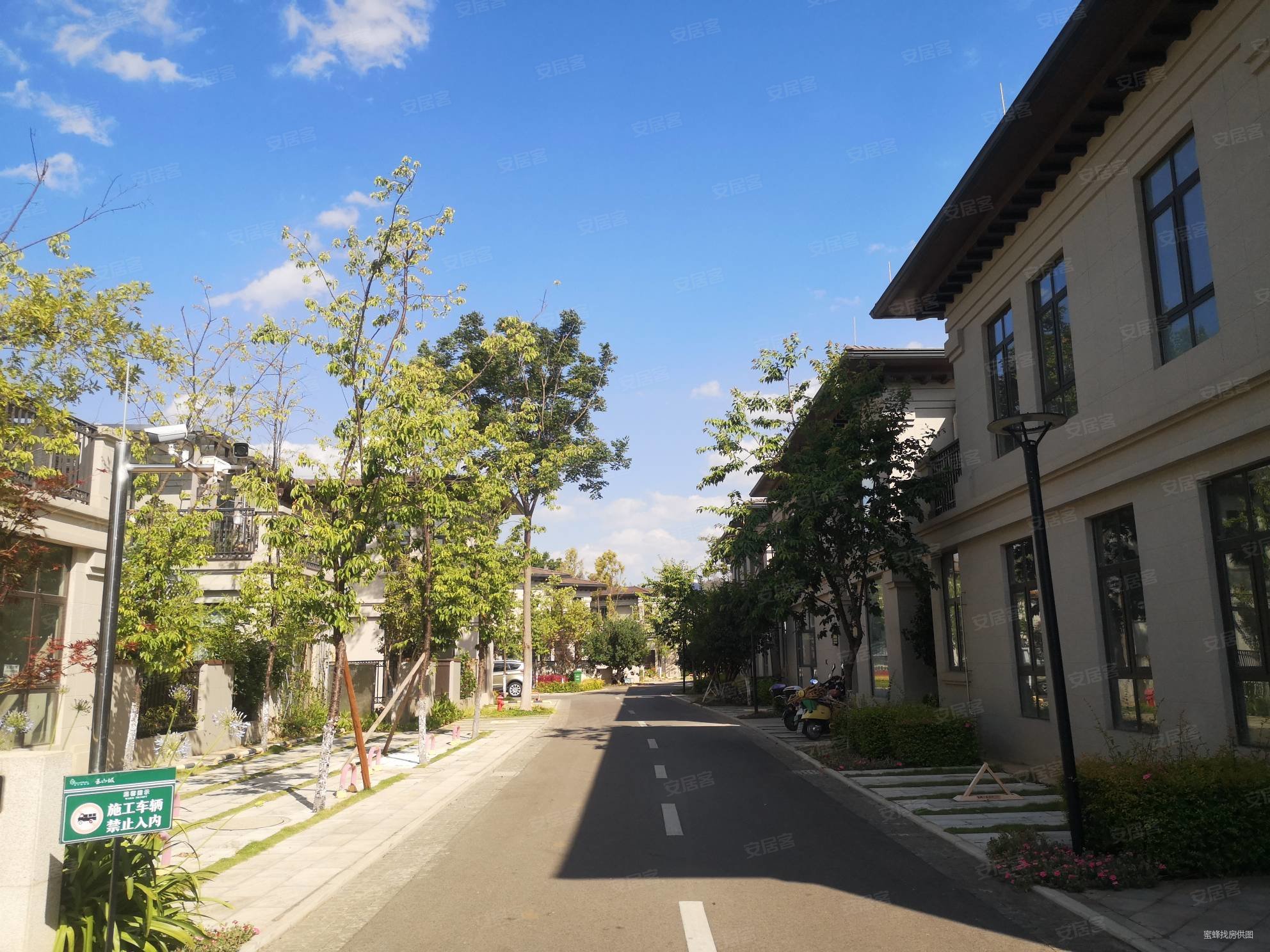 滇中植物园臻园(别墅)4室2厅3卫198㎡南北230万