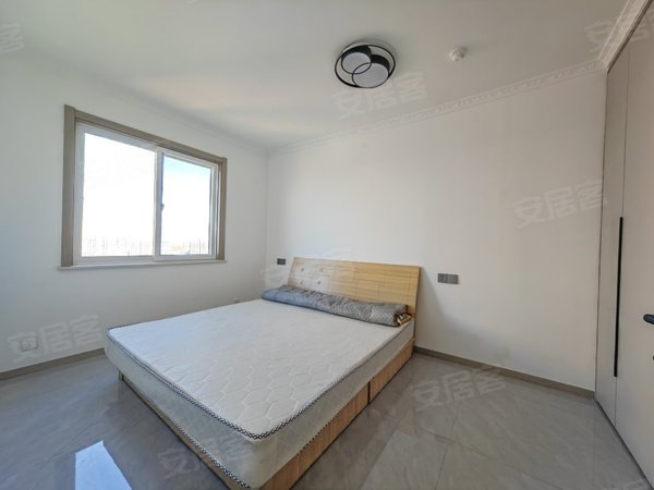 渭南临渭乐天大街宣化馨城渭南第一小学  精装电梯两室  直接入住出租