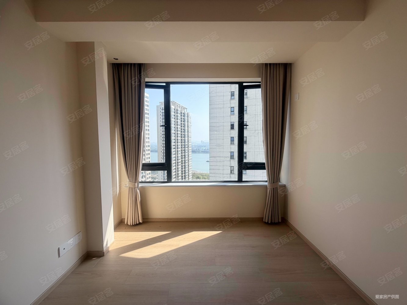 五矿万境水岸(公寓住宅)4室2厅2卫151㎡南北59.8万