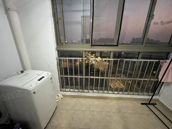 南京建邺江心洲洲岛家园绿洲苑急租 河西奥体江心洲洲岛家园精装三房