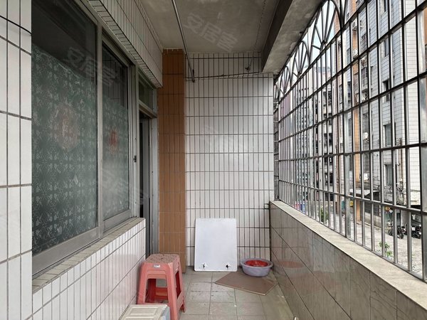 广州花都旧区金城广场金城广场3房出租有电梯,近花城路地铁, 有钥匙