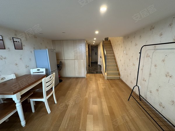 南昌红谷滩丰和北大道新力外滩9号铜锣湾旁精装loft公寓 家电齐全 整洁干净 1600每月出租房源真实图片