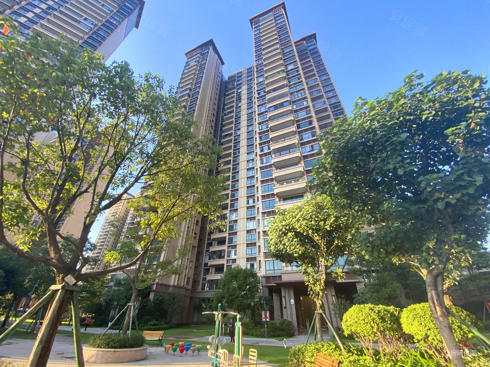 保利碧桂园天汇天盈公馆4室2厅3卫170.07㎡南500万