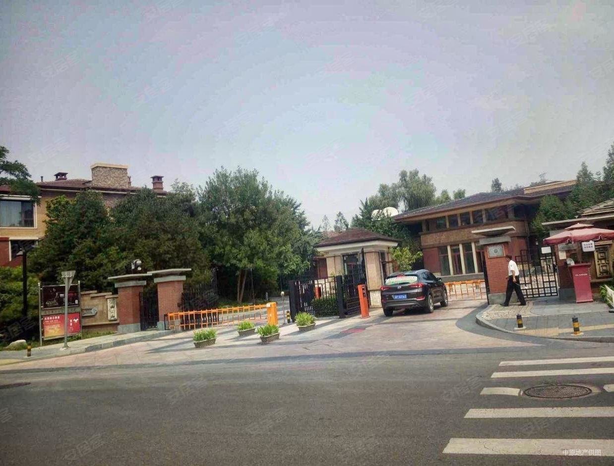 万城华府(中心位置 联排别墅)地上三层地下一层,万城华府玺园二手房