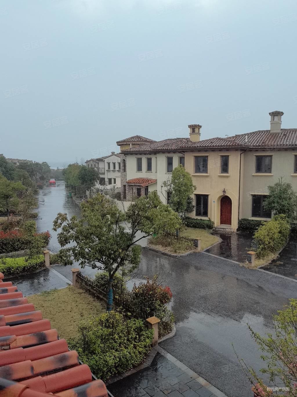 卧龙湖联排别墅地上两层双车位售价200万