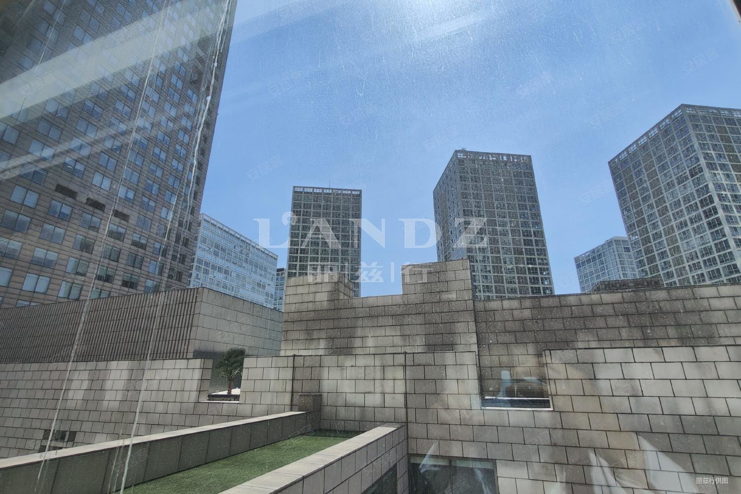 新出西南向两居室,双卧客厅朝南,采光好,观长安街,北京银泰中心二手房