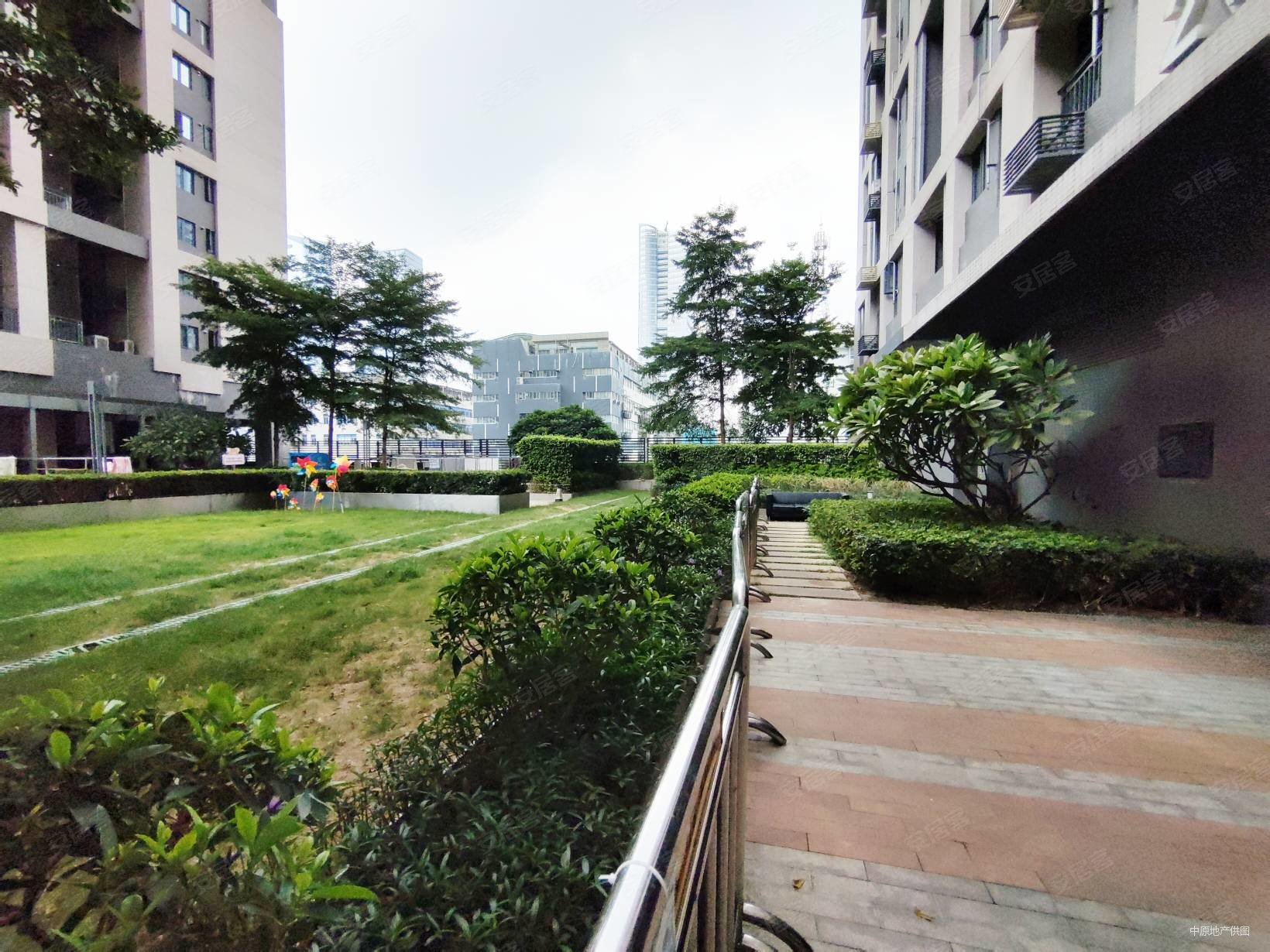 高新园地铁口,精装修两房,大冲新城花园,保养好,业主诚售