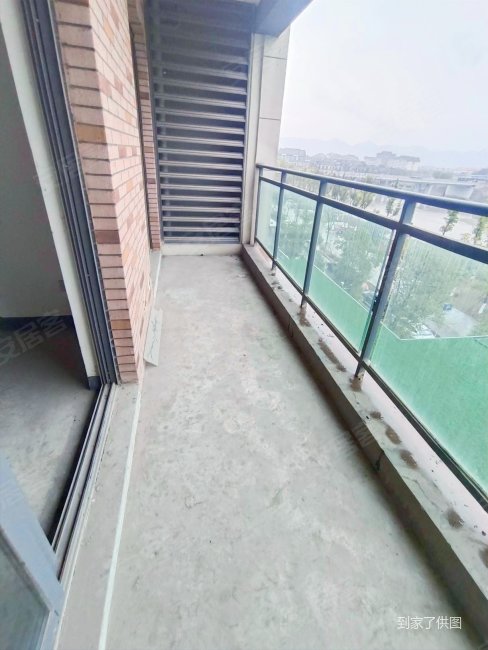 长湖郡3室2厅2卫105.75㎡南北128万