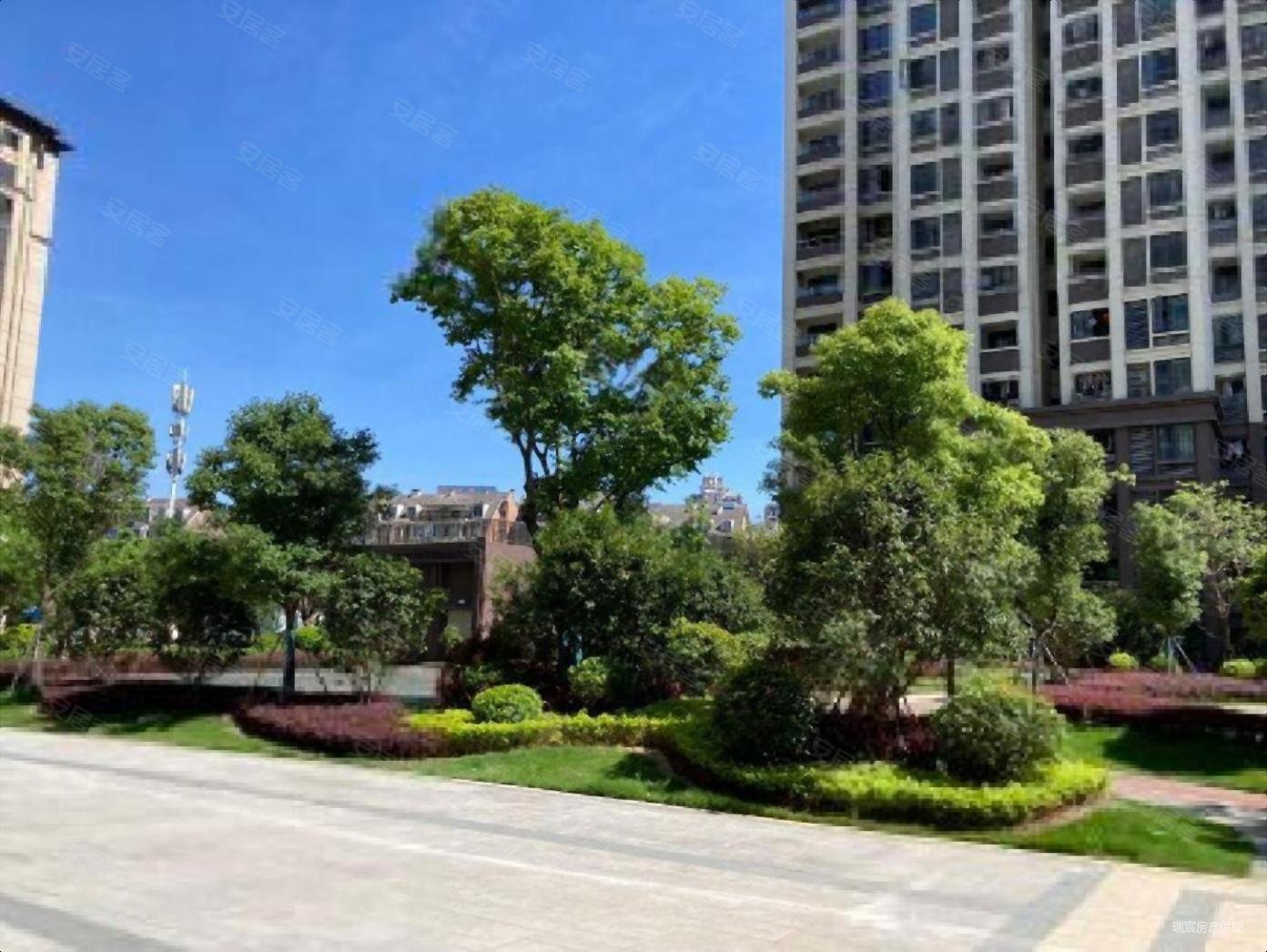 万达霞镜新城三区8000平南北17800万元