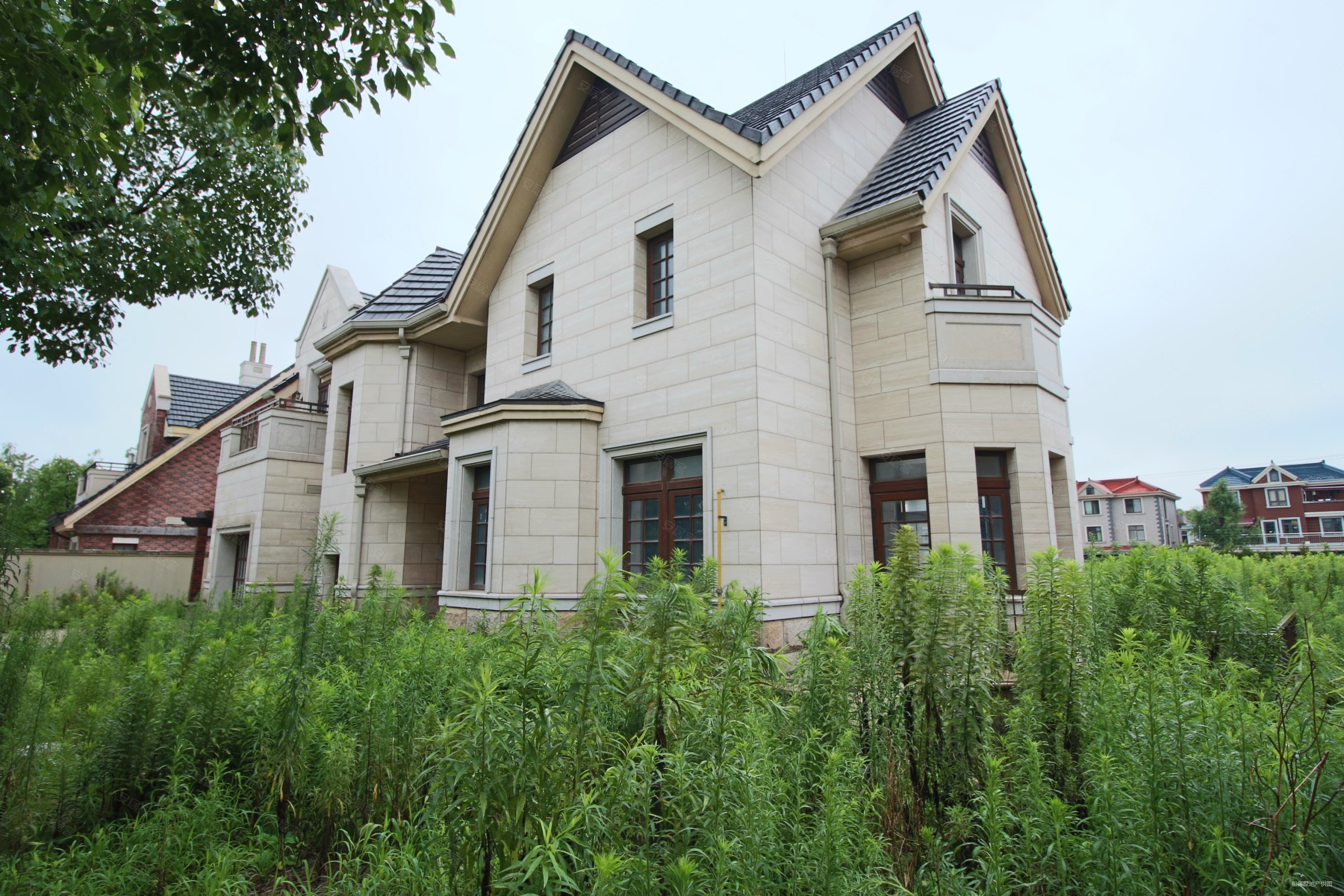 红庐雅颂别墅5室3厅5卫462.19㎡南北2600万