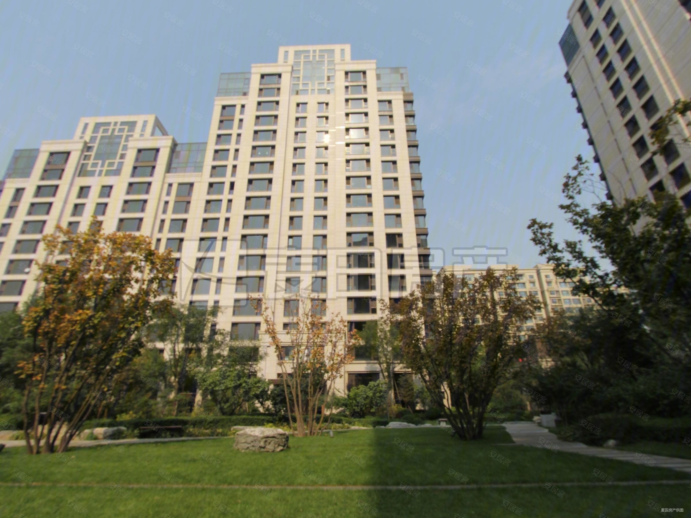 价格可大谈急售保利东郡精装五居南北通透观景有车位