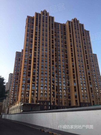 不临三环 曲江金辉世界城 96平加10平赠送 小三室 地铁口