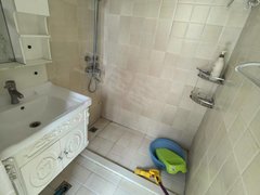 射阳射阳城南太阳城原种场附近，步梯四楼，两室家电齐全拎包即住。出租房源真实图片