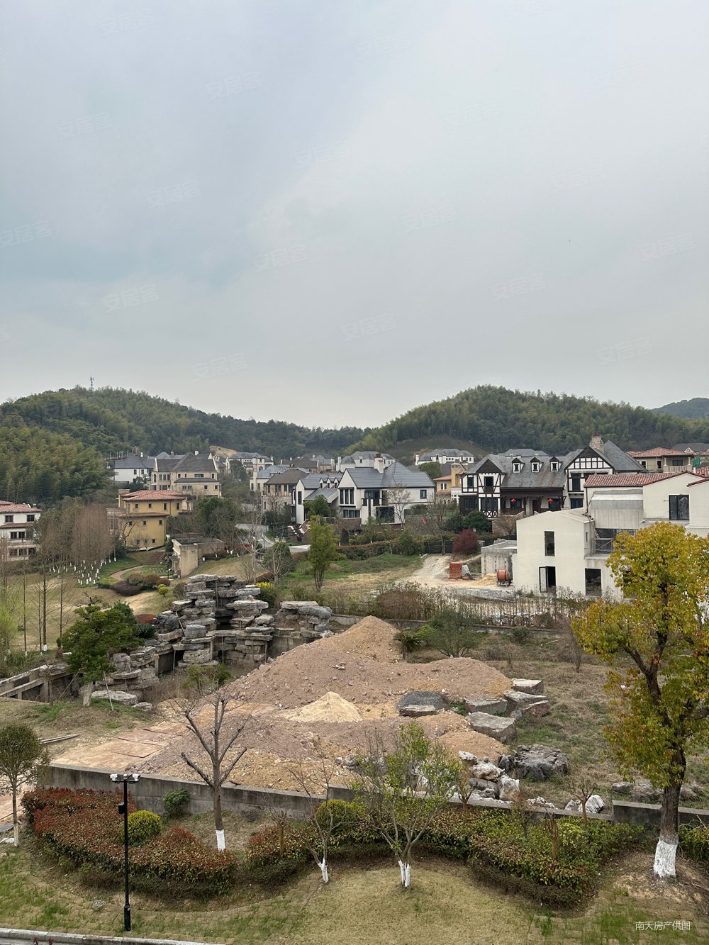 九龙湖畔独栋别墅中庭位置大花园英伦风格