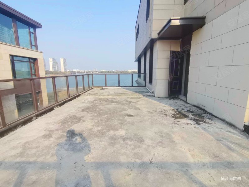 白鹭湾 一线临湖大独栋 小区中心位置 占地2亩,白鹭