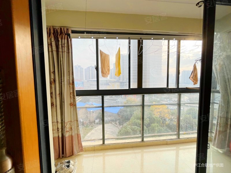 板楼 小三房 精装修 超低密度 产权清晰 南北通透,金港湾花园二手房