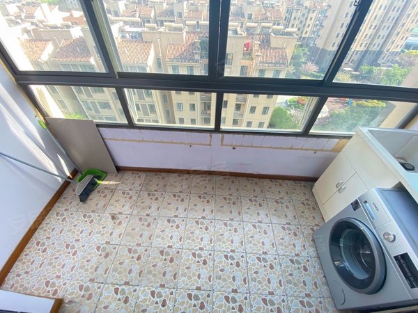 南京江宁科学园天鹅湖花园天鹅湖花园 3室2厅1卫 精装修 106平 配套