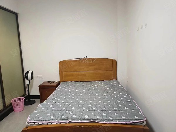 兰田小区单身公寓!北岸东侨市医院旁边!出租房源真实图片
