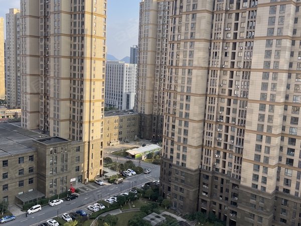 杭州萧山蜀山广泽小区新出,银泰百货附近,三房一厅一卫精装,适合朋友