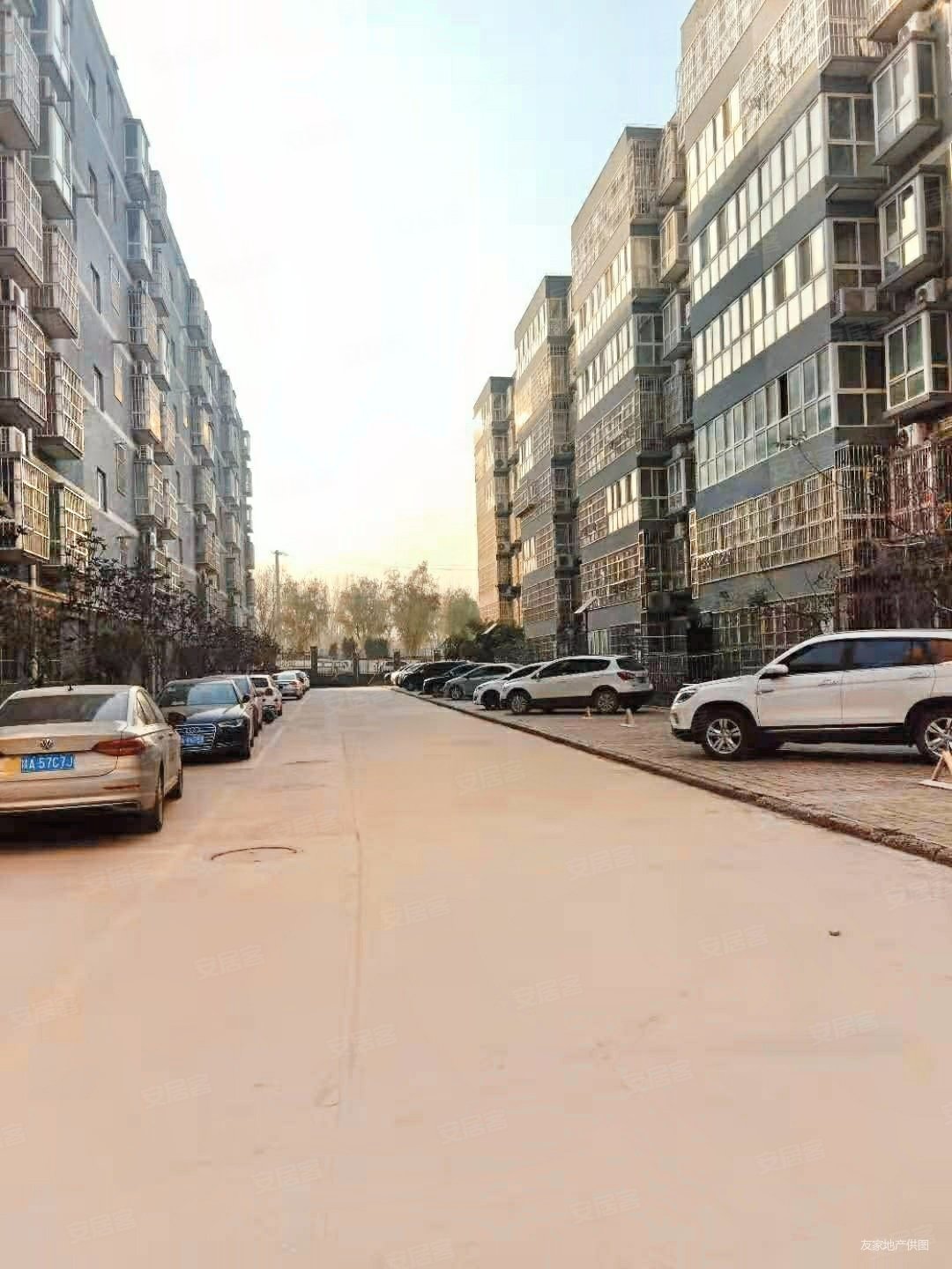 近地铁潏河公园世家二室南北通透一楼带花园板楼刚需两居