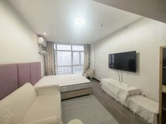 青岛黄岛长江路拎包入住单身公寓 精装套一看海高层出租房源真实图片