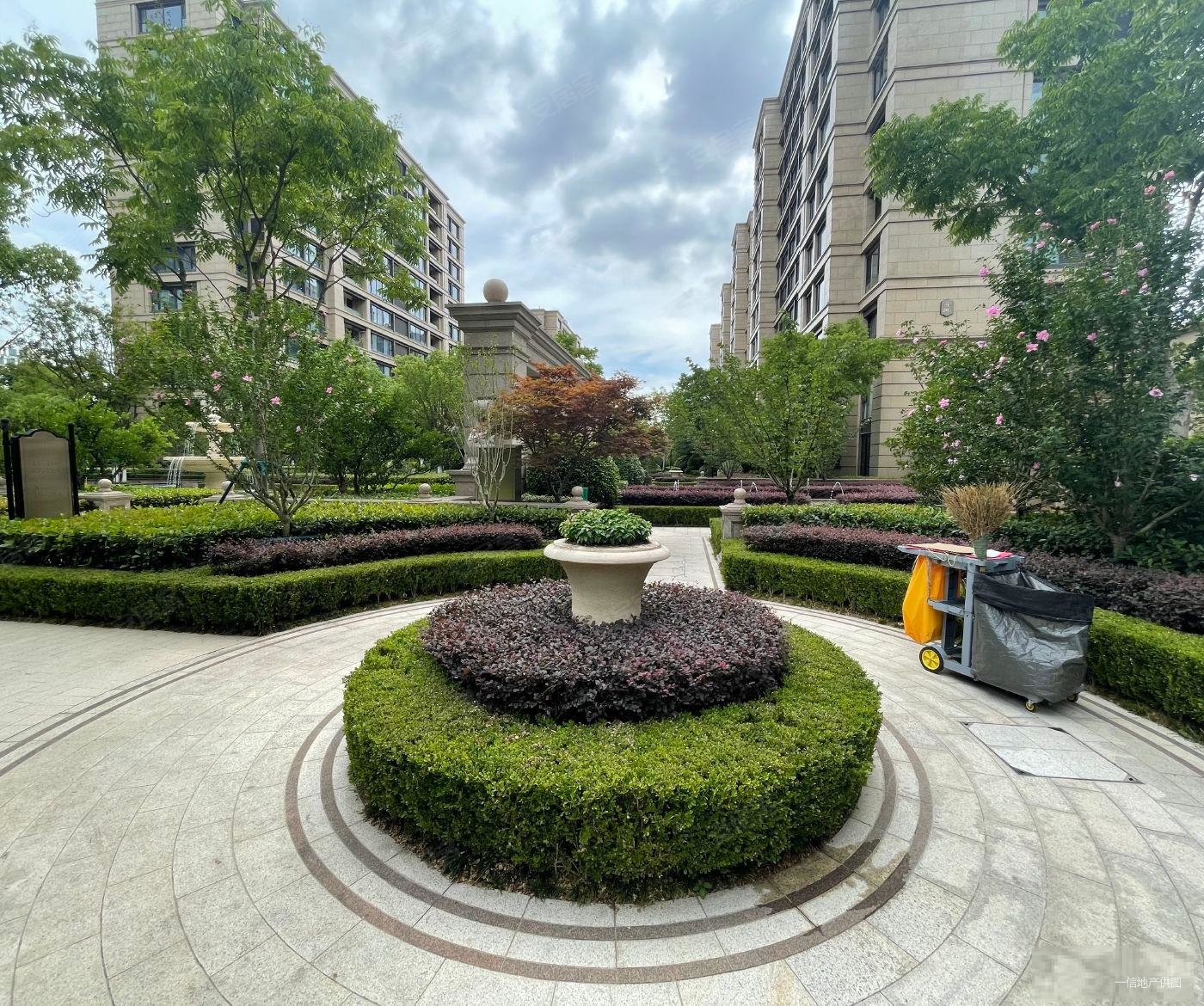 同济融创玫瑰公馆3室2厅1卫95.99㎡南1400万