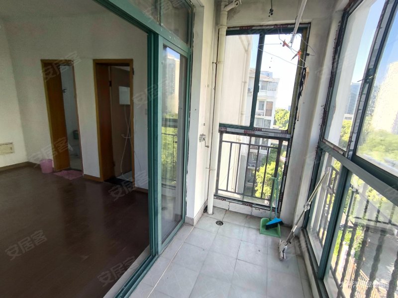 带电梯 商圈成熟 精装可拎包入住 交通便捷 高楼层视野无遮挡,新高苑