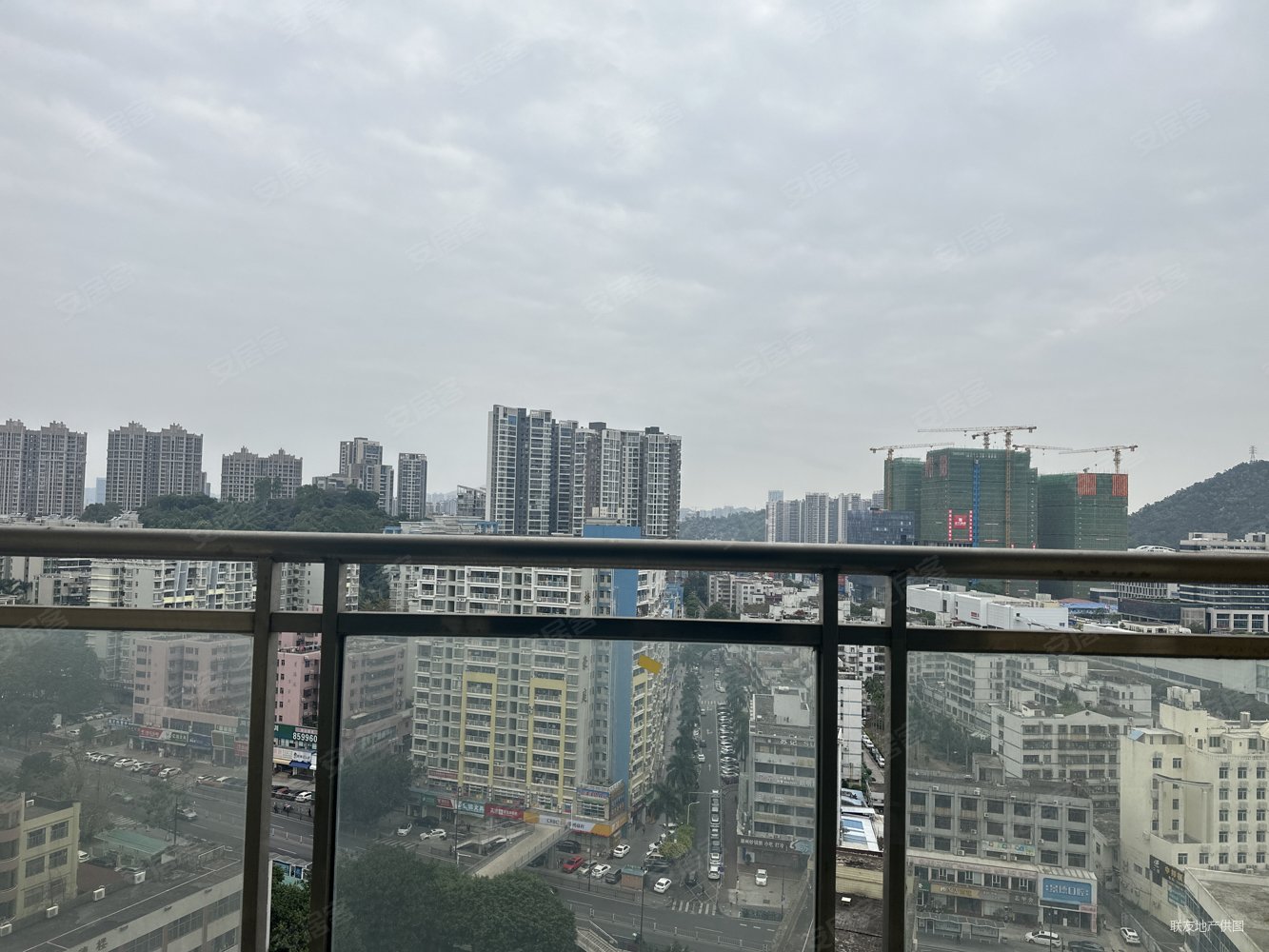 前山新城小三房中间楼层南北通透有电梯商业配套齐全