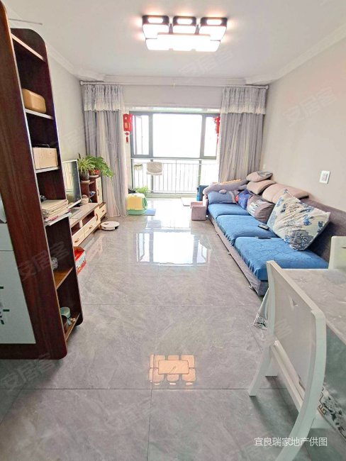 小区位置好,房子新干净清爽,位于宜良县医院对面,东方雅典城二手房