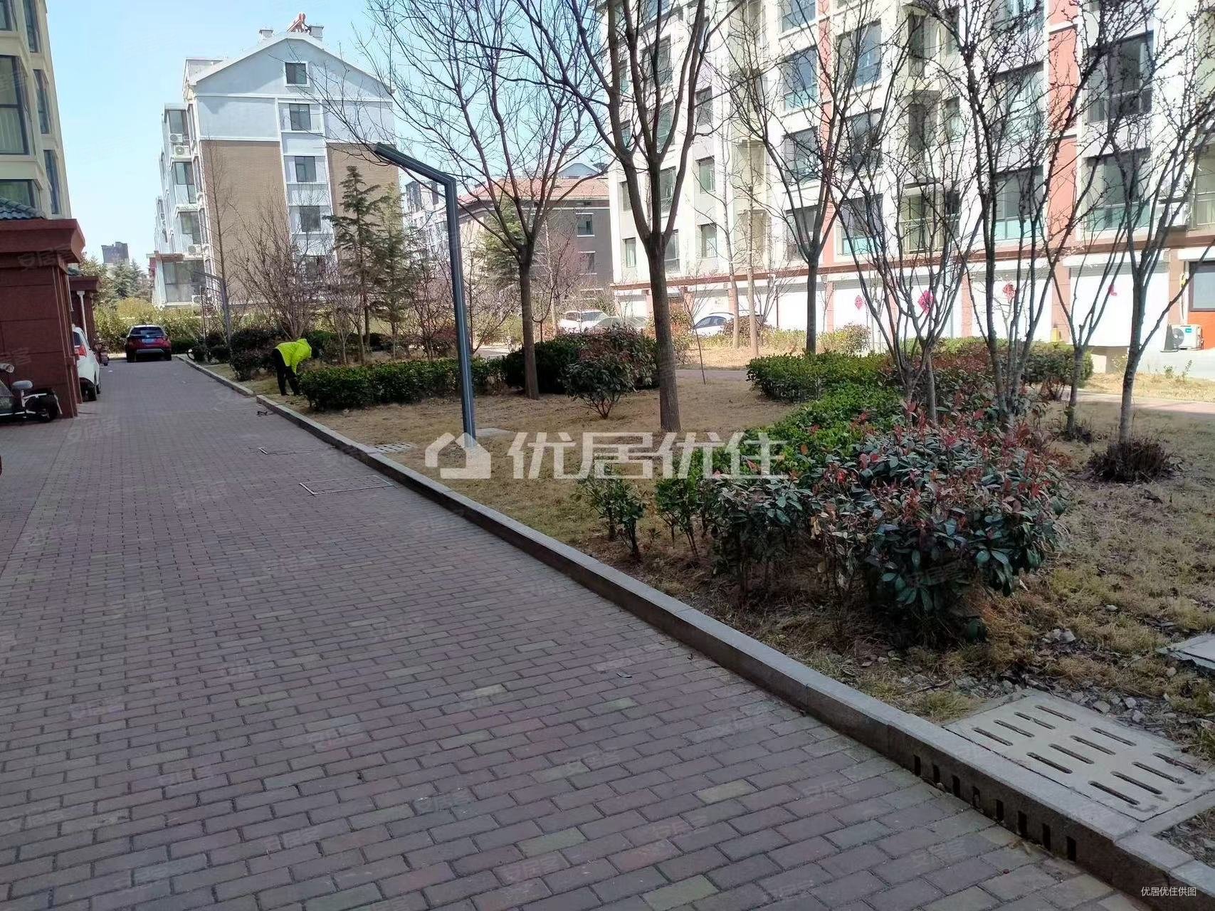 济南中路 精装三室 还带底屋 生活交通非常便利 看房方便,滨泰华盛苑