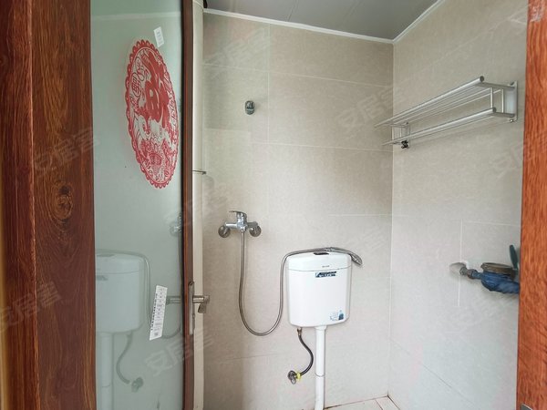 深圳坪山坪山八克拉燕子岭生活区购物方便 比亚迪班车 中芯国际两公里