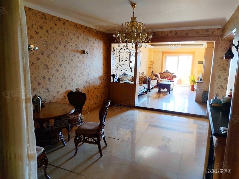 米兰公寓两室南北向带露台户型方正位置好居住舒适