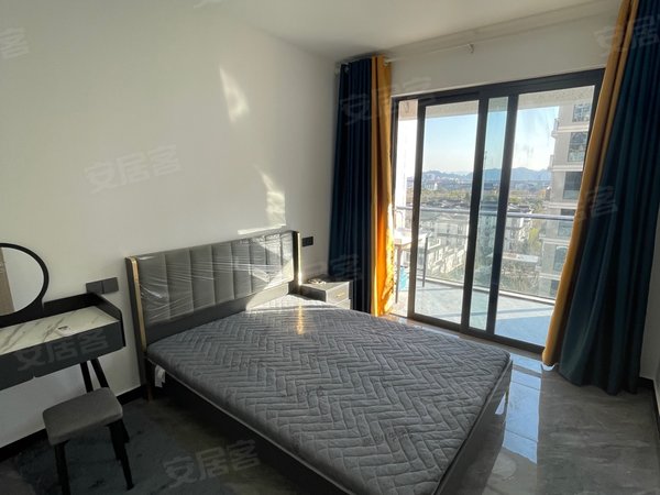 台州黄岩西城中天望江府中天望江府朝南有阳台采光可烧天然气1室房间