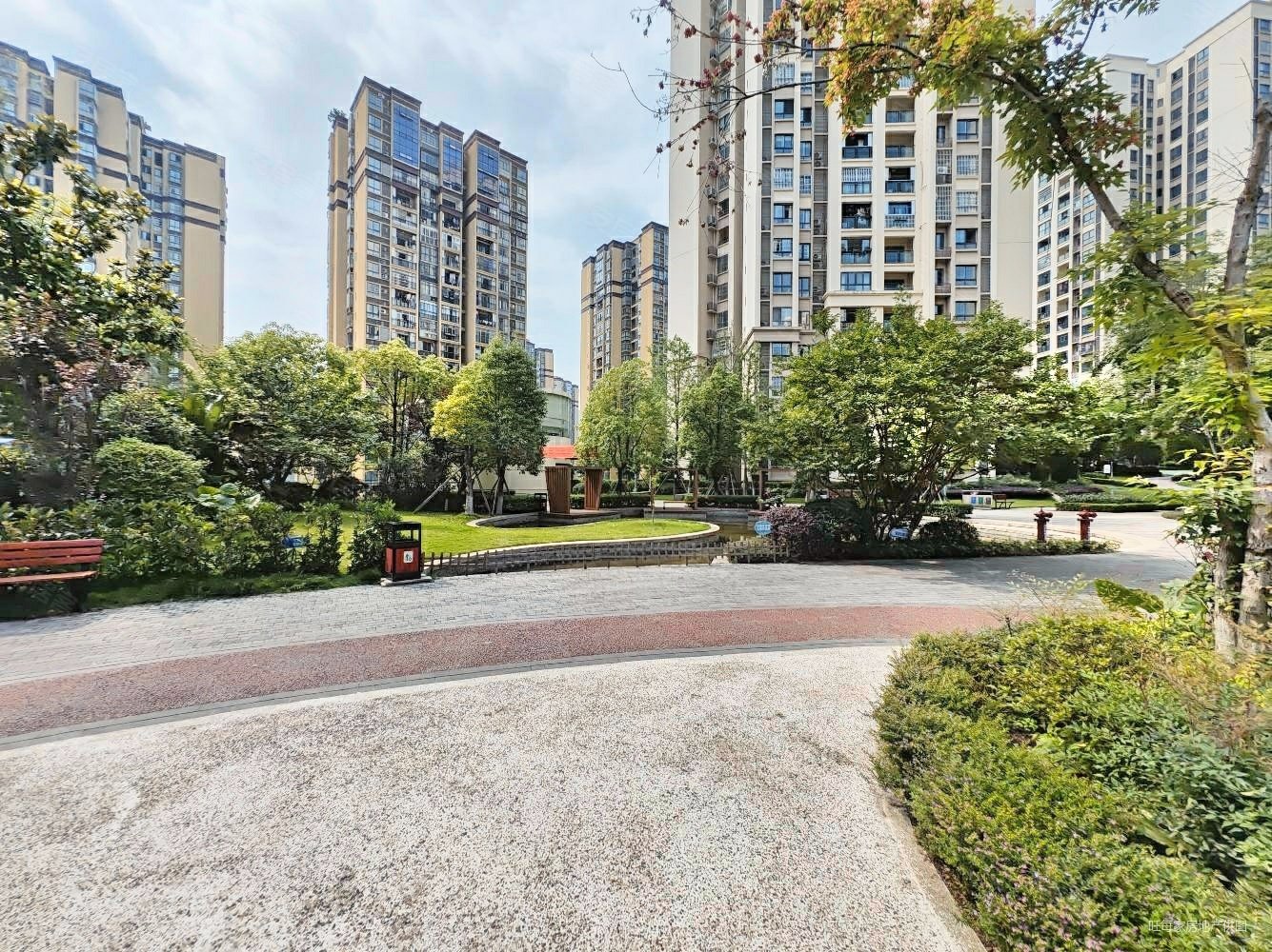 荣润誉峰3室2厅1卫82㎡南48万