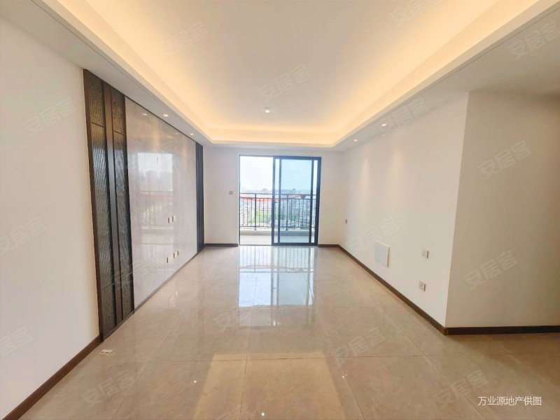 楼下 二号线地铁口 现房  即住 精装三房两卫 中骏天誉二期