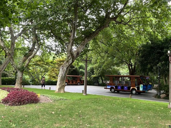 杭州萧山城厢北干山南路9,37号小区西湖六公园独幢别墅西湖一路之隔