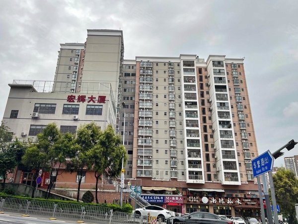 深圳龙华大浪谭罗新一村阳台山东地铁口3房2厅 中央峰景 停车方便出租