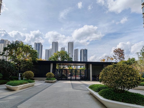昆明官渡金马寺片区保利城直租 月付 无中介首月租金减半东三环东部