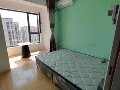 青岛城阳双元路蔚蓝郡南屋有空调无押金650物业网水包含在里面。只交房租和电出租房源真实图片