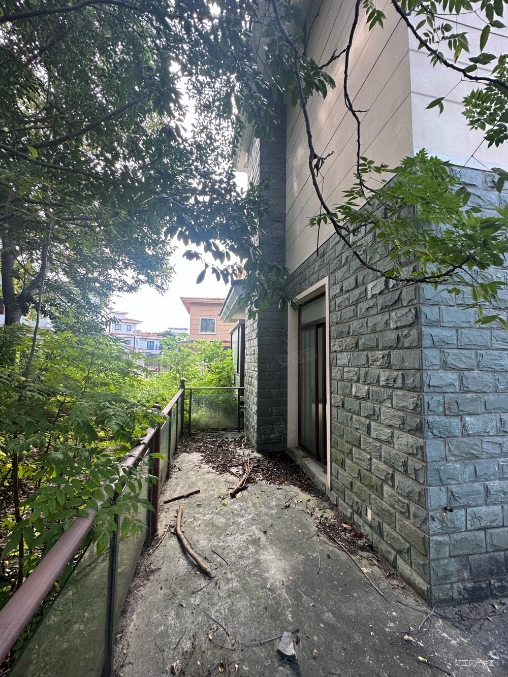 丰泽园独栋别墅南花园 北临河花园600平 纯毛坯