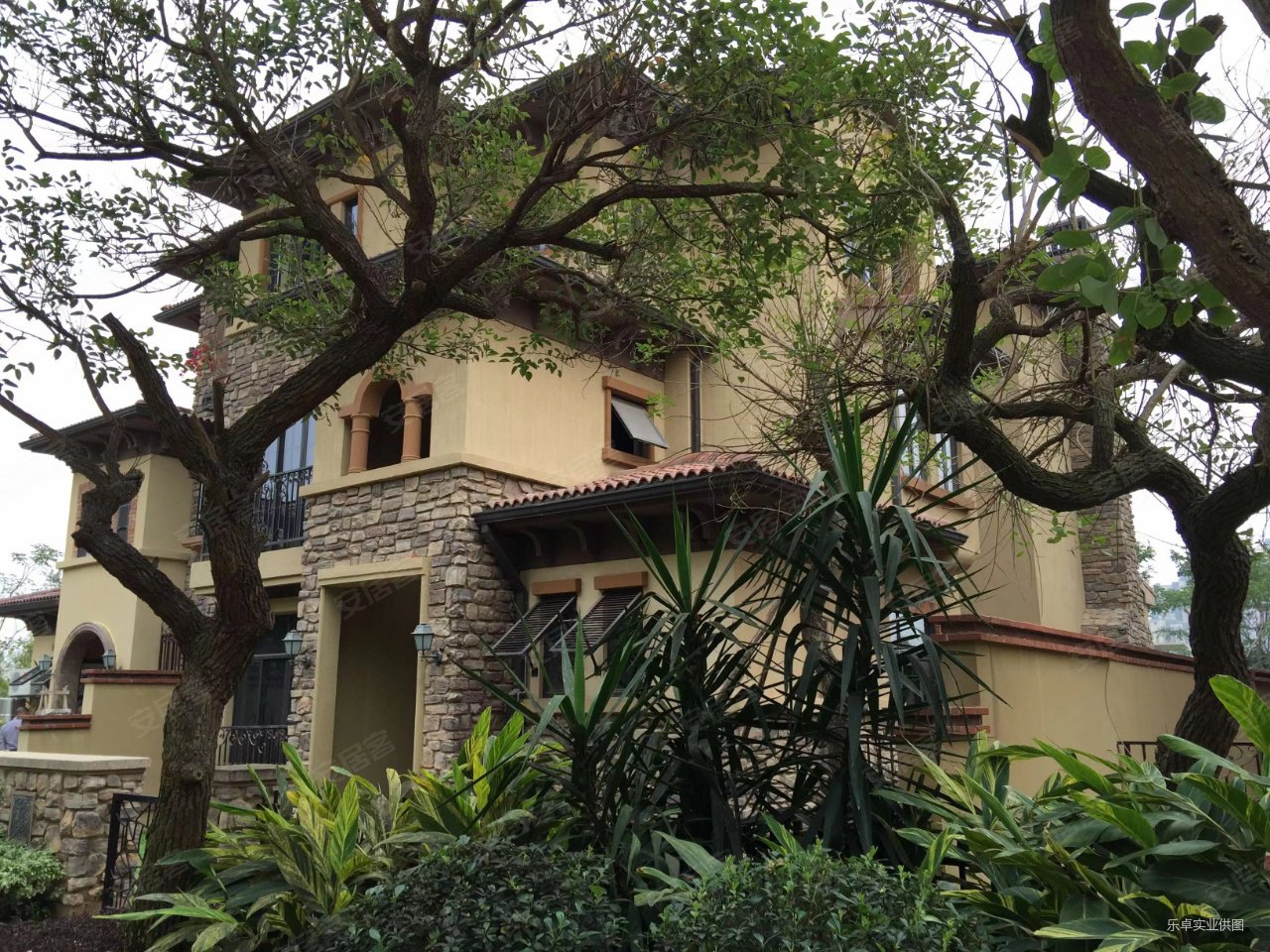 1000多平私家花园加装电梯豪华装修方直珑湖湾别墅头排