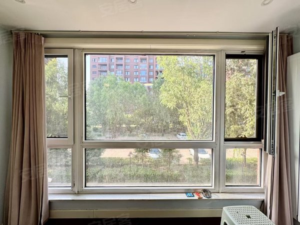 包头稀土高新区滨河大厦水岸花都水岸花都 300平精装叠拼别墅 带车库 带80平小院 拎包住出租房源真实图片