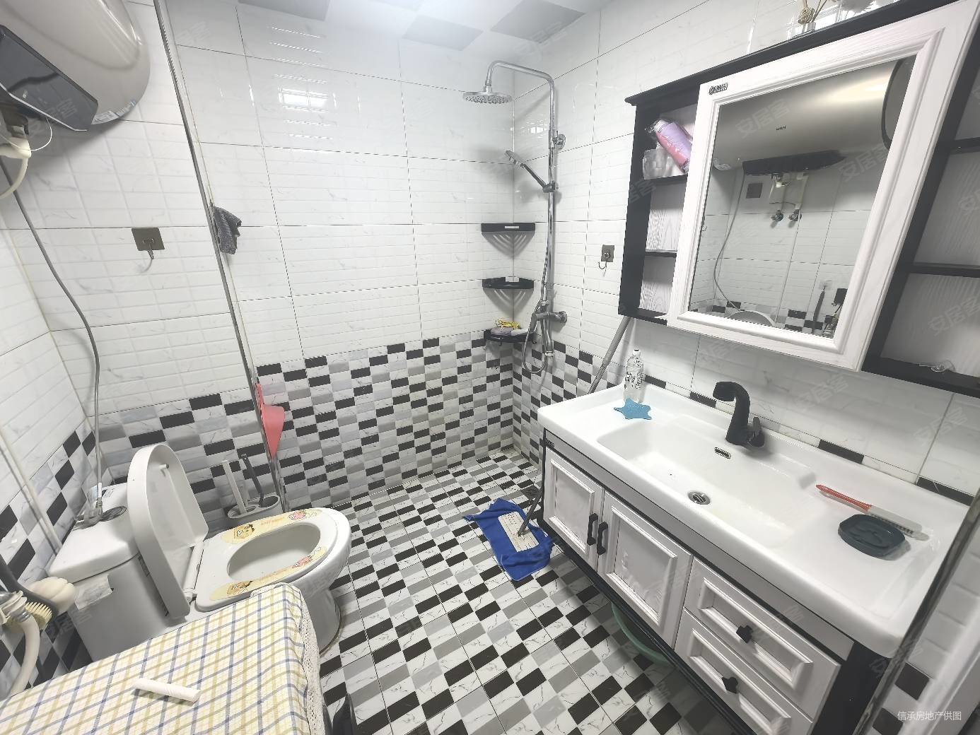 中央一品2室2厅1卫73.39㎡南北32.5万