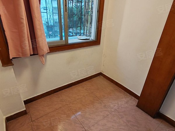 深圳罗湖泥岗红岗花园红岗花园 两房两厅 客厅出大阳台 二楼 朝阳