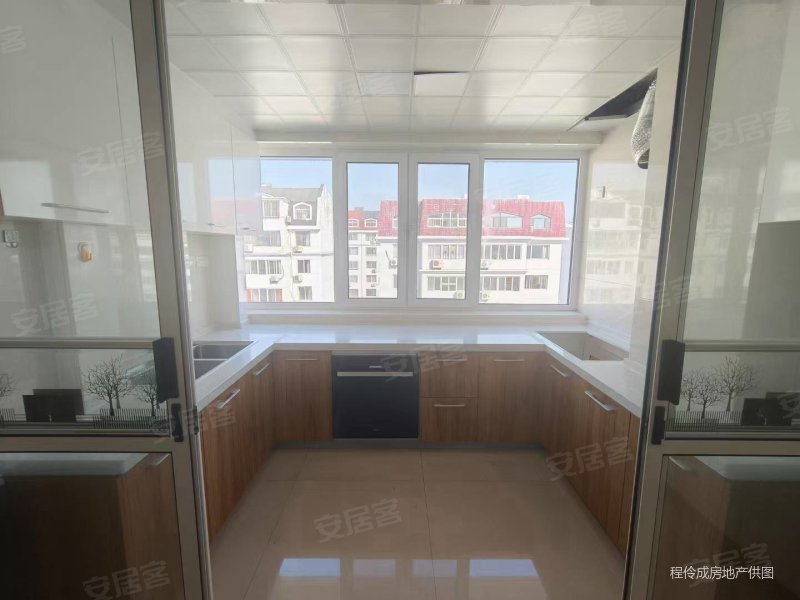 秦皇小区5楼123平米三室两卫一卫798万可议